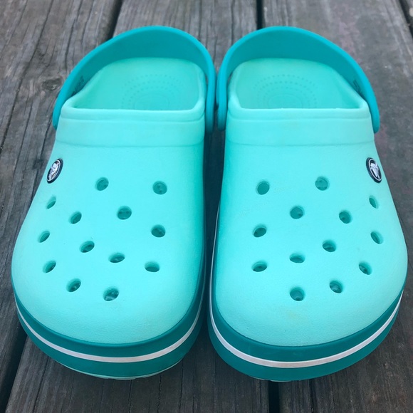 m7 w9 crocs